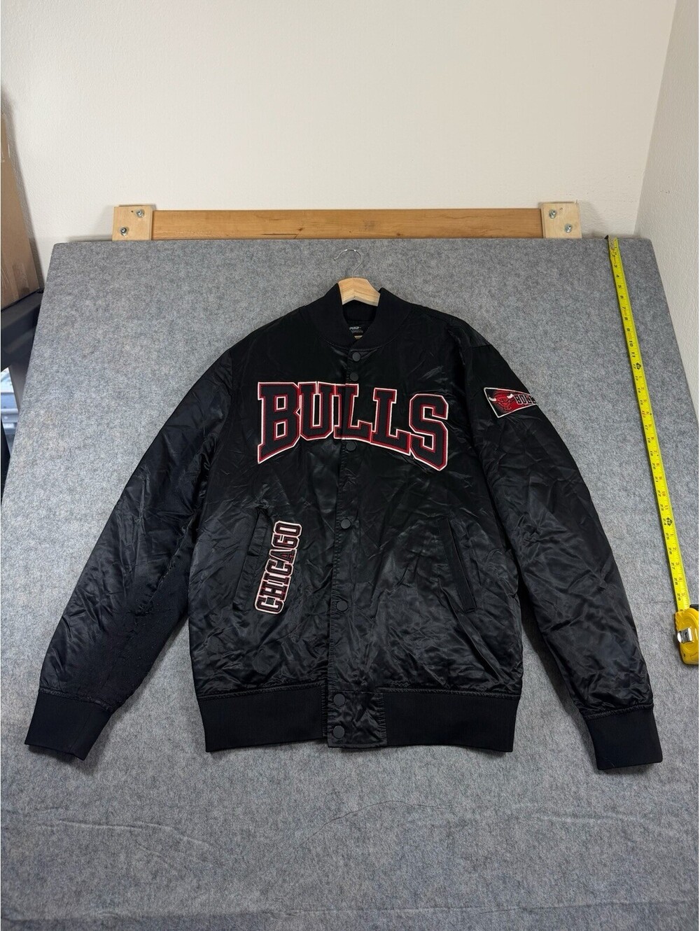 Pro Standard Chicago Bulls Satin Bomber Jacket Men’s XL Snap NBA Patch Logos